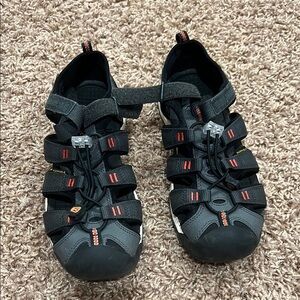 Youth Keen sandals size youth 6